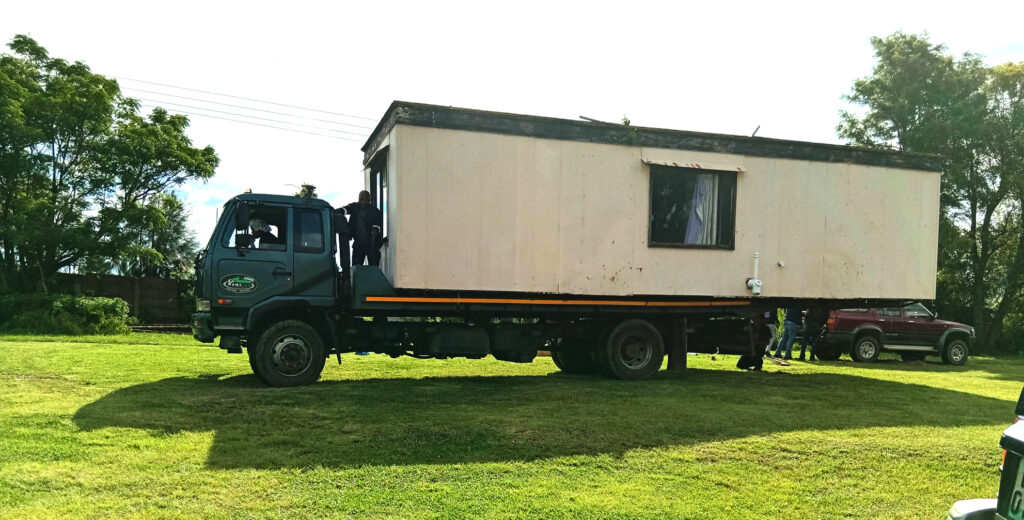 The moving of the container cottage